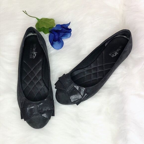 - Coach & Four Black Round Toe Flats, Size 8 - Picture 2 of 6